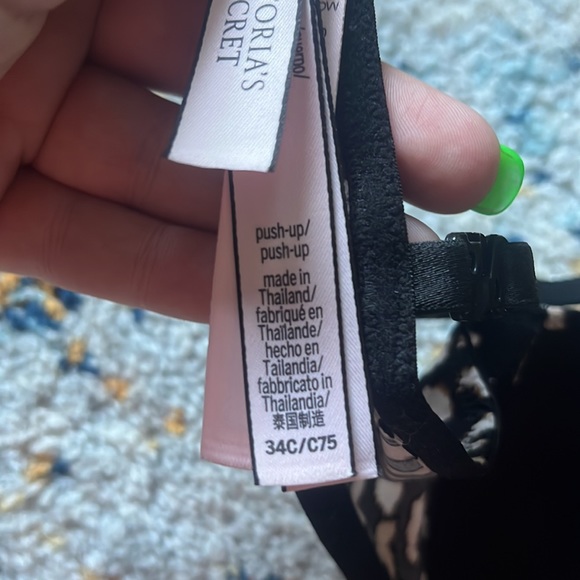 Victoria’s Secret Push-Up Bra - Picture 5 of 6